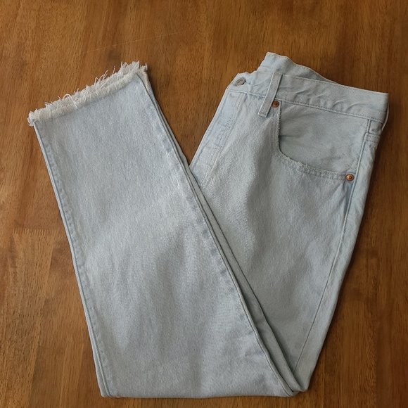 Levi's Women's 501 Original Cropped Jeans Light Wash Size 31/26 - Picture 1 of 7